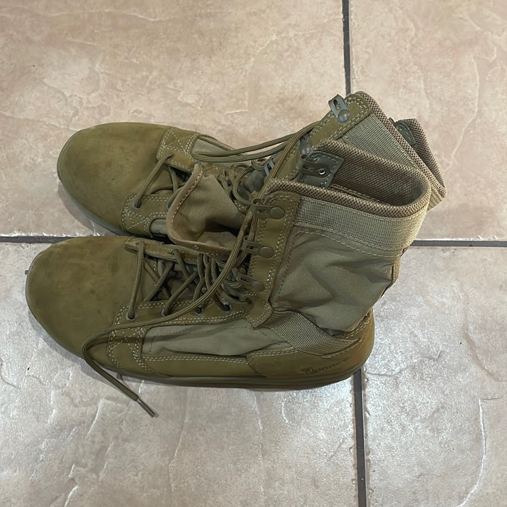 Danner Tachyon in color Coyote Mens Tactical Combat Boots Military